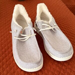 Women's Cozy Lace-Front Moccasins in Light Gray
